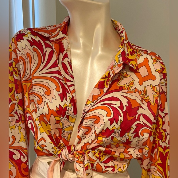 ✨SOLD✨Beautiful printed blouse - Picture 1 of 6